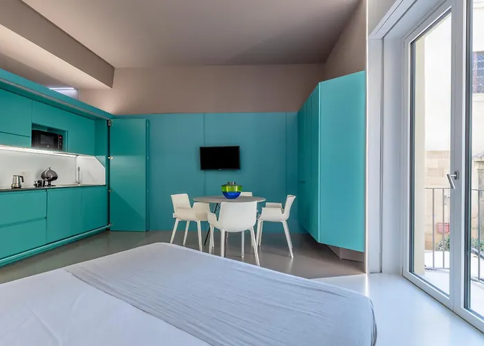 מלון דירות Fiveplace Design & 4*